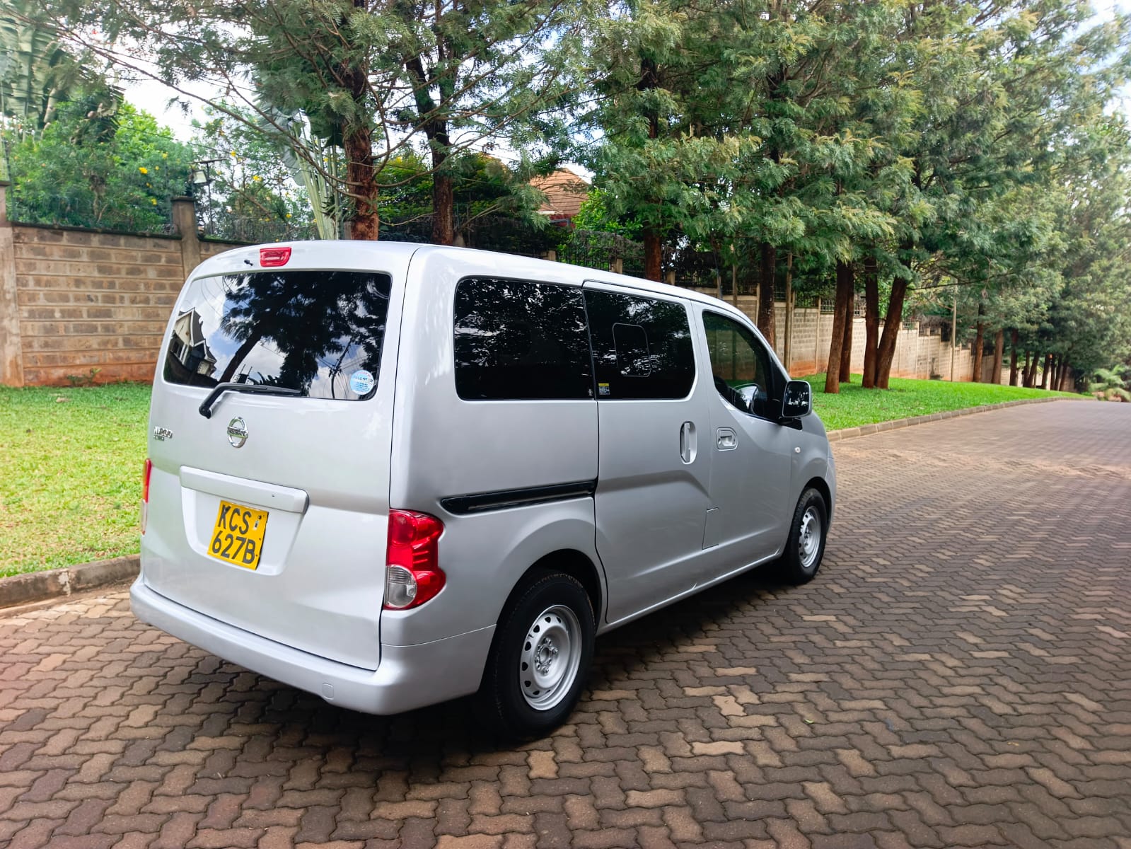 Used 2011 Nissan Nv 200 Van / Minivan for sale in Nairobi Kenya - Trust Rides - Thumbnail 6