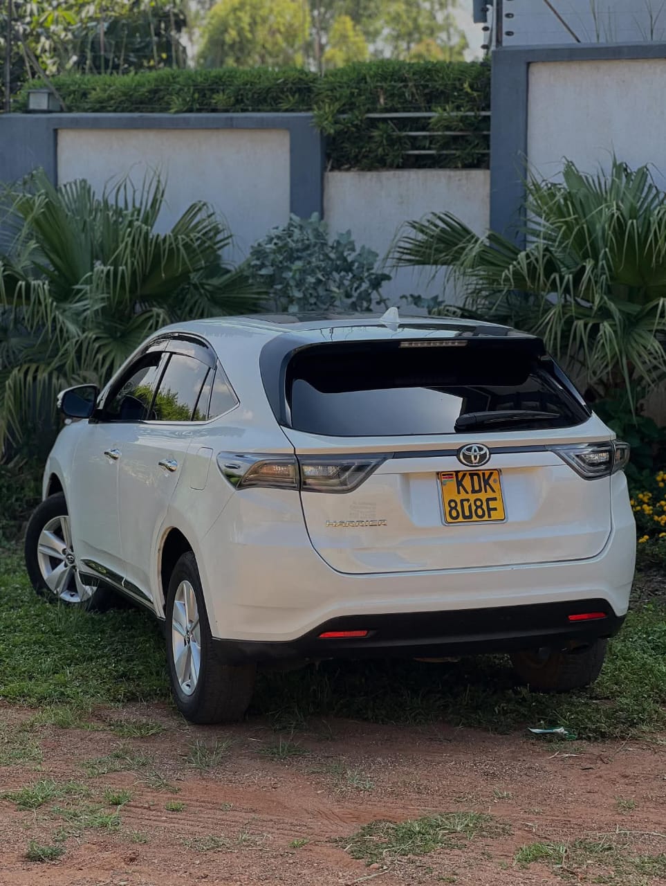 Used 2015 Toyota HARRIER Crossover for sale in Nairobi Kenya - Trust Rides - Thumbnail 3