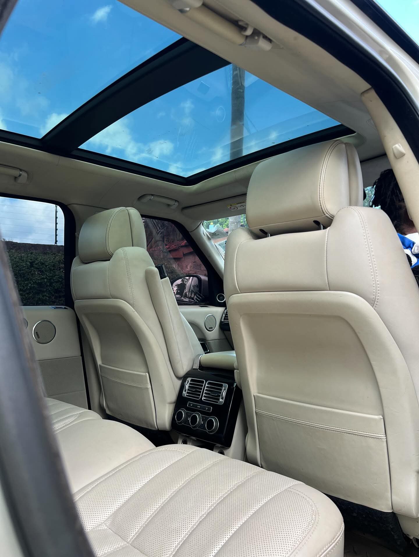 Used 2014 RANGE ROVER AUTOBIOGRAPHY SUV for sale in Nairobi Kenya - Trust Rides - Thumbnail 6