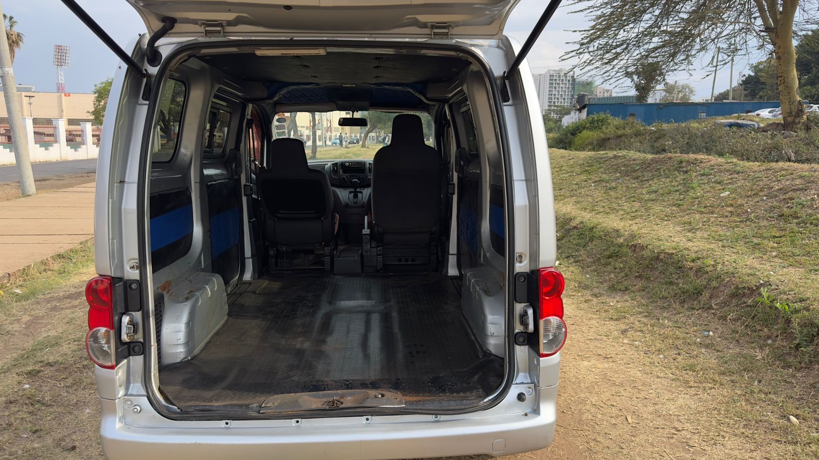Used 2012 Nissan NV200 Van / Minivan for sale in Nairobi Kenya - Trust Rides - Thumbnail 6