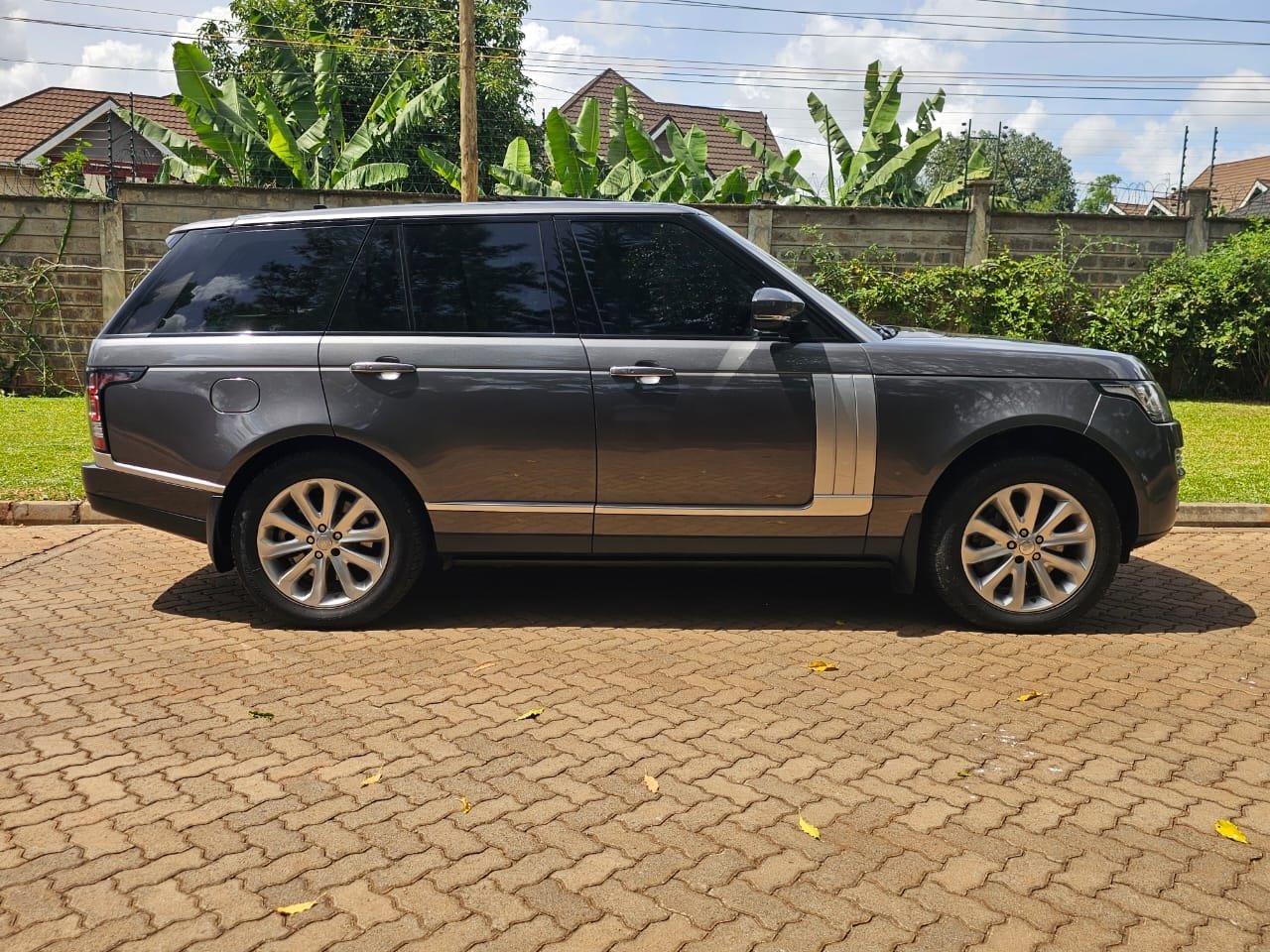 Used 2016 RANGE ROVER VOGUE SUV for sale in Nairobi Kenya - Trust Rides - Thumbnail 4