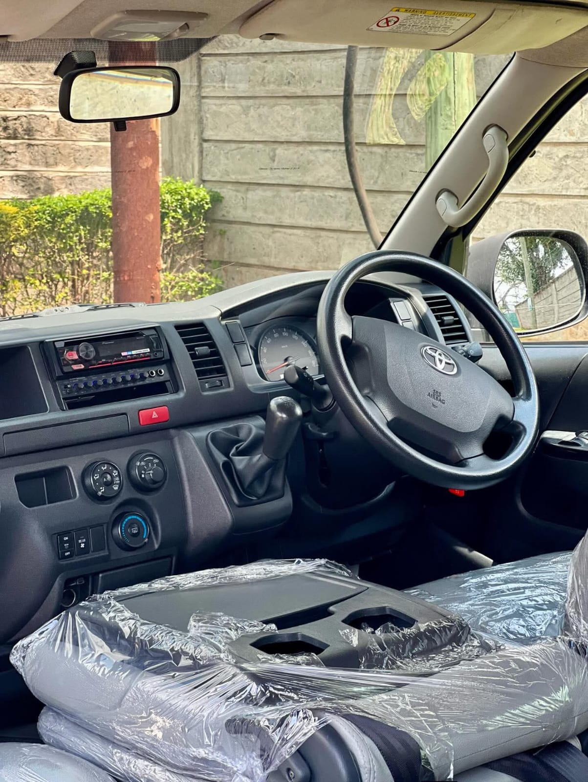 Used 2018 Toyota HIACE Van / Minivan for sale in Nairobi Kenya - Trust Rides - Thumbnail 7