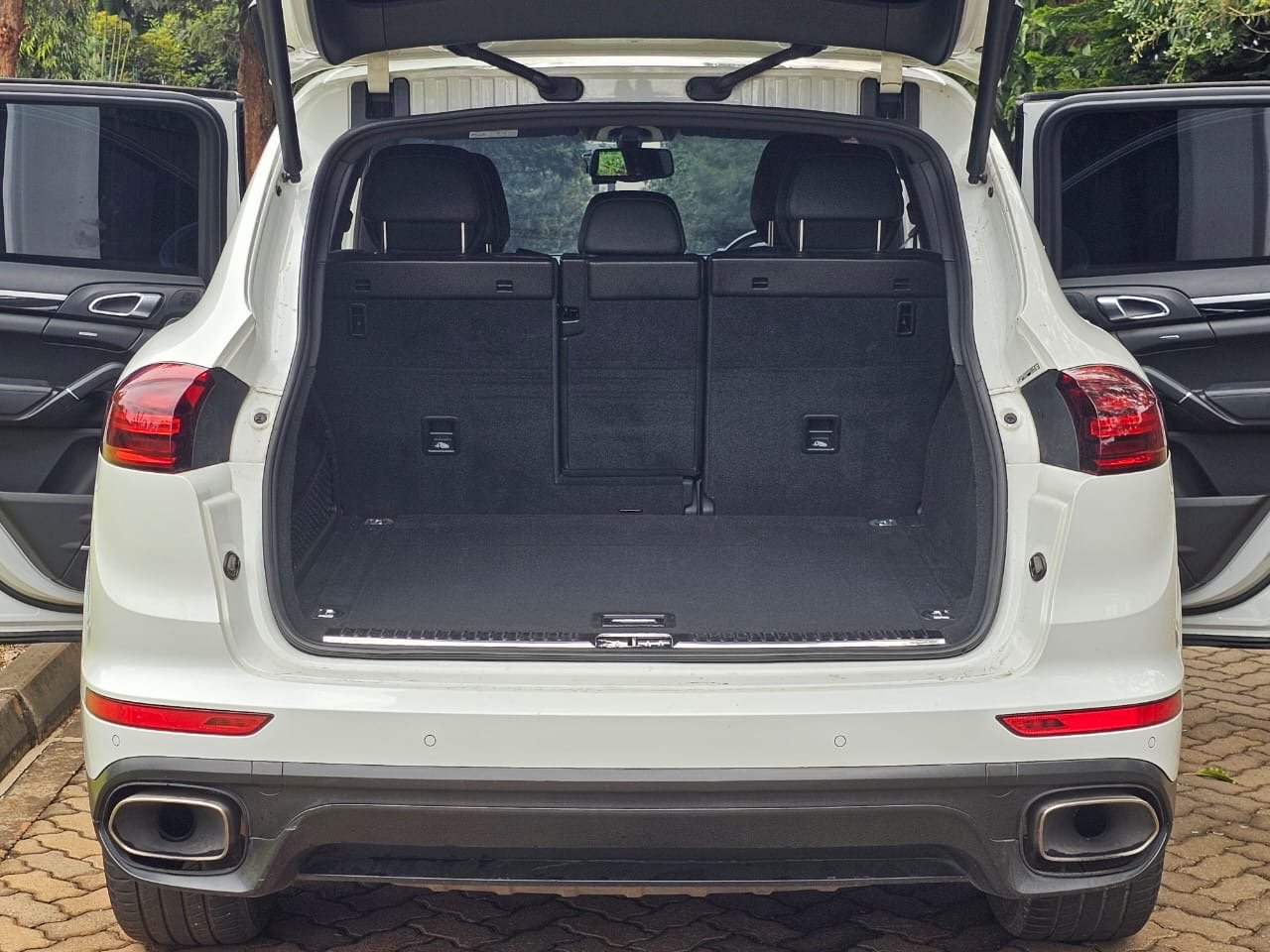 Used 2026 Porsche CAYENNE SUV for sale in Nairobi Kenya - Trust Rides - Thumbnail 11