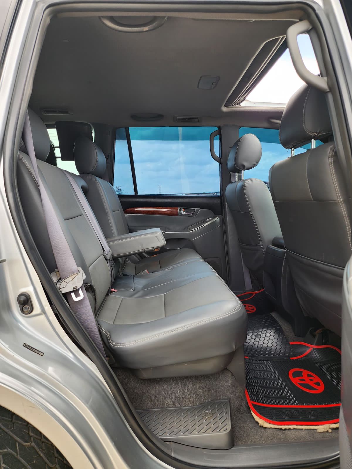 Used 2007 Toyota PRADO J120 SERIES SUV for sale in Nairobi Kenya - Trust Rides - Thumbnail 9