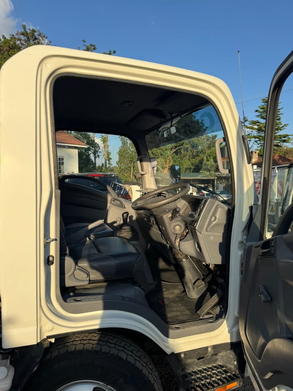 Used 2023 Isuzu NMR Truck for sale in Nairobi Kenya - Trust Rides - Thumbnail 3