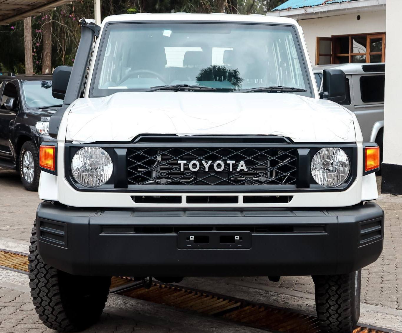 Used 2024 Toyota LAND CRUISER 79 SERIES Pickup / Double Cab for sale in Nairobi Kenya - Trust Rides - Thumbnail 2