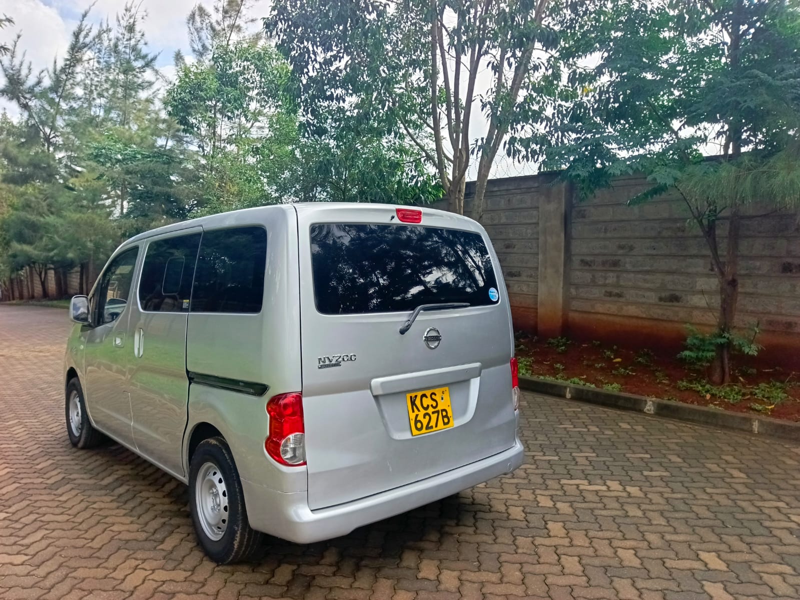 Used 2011 Nissan Nv 200 Van / Minivan for sale in Nairobi Kenya - Trust Rides - Thumbnail 4