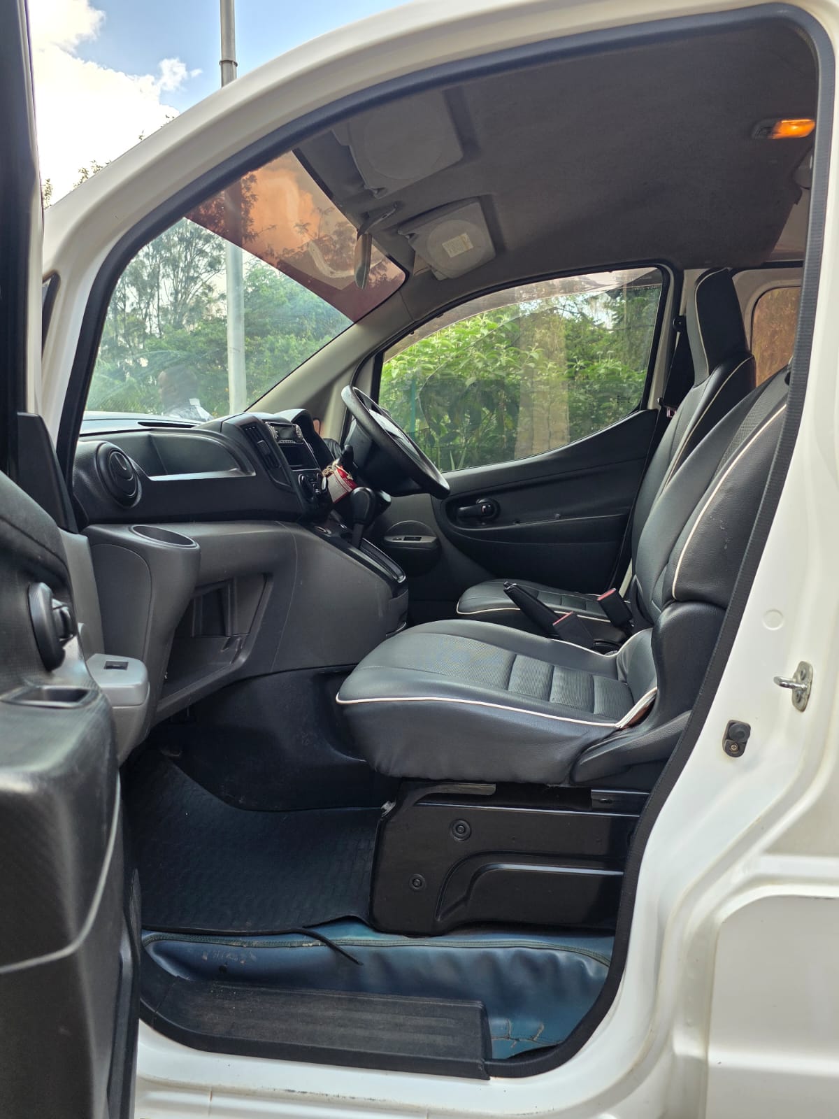 Used 2013 Nissan NV 200 Van for sale in Nairobi Kenya - Trust Rides - Thumbnail 9