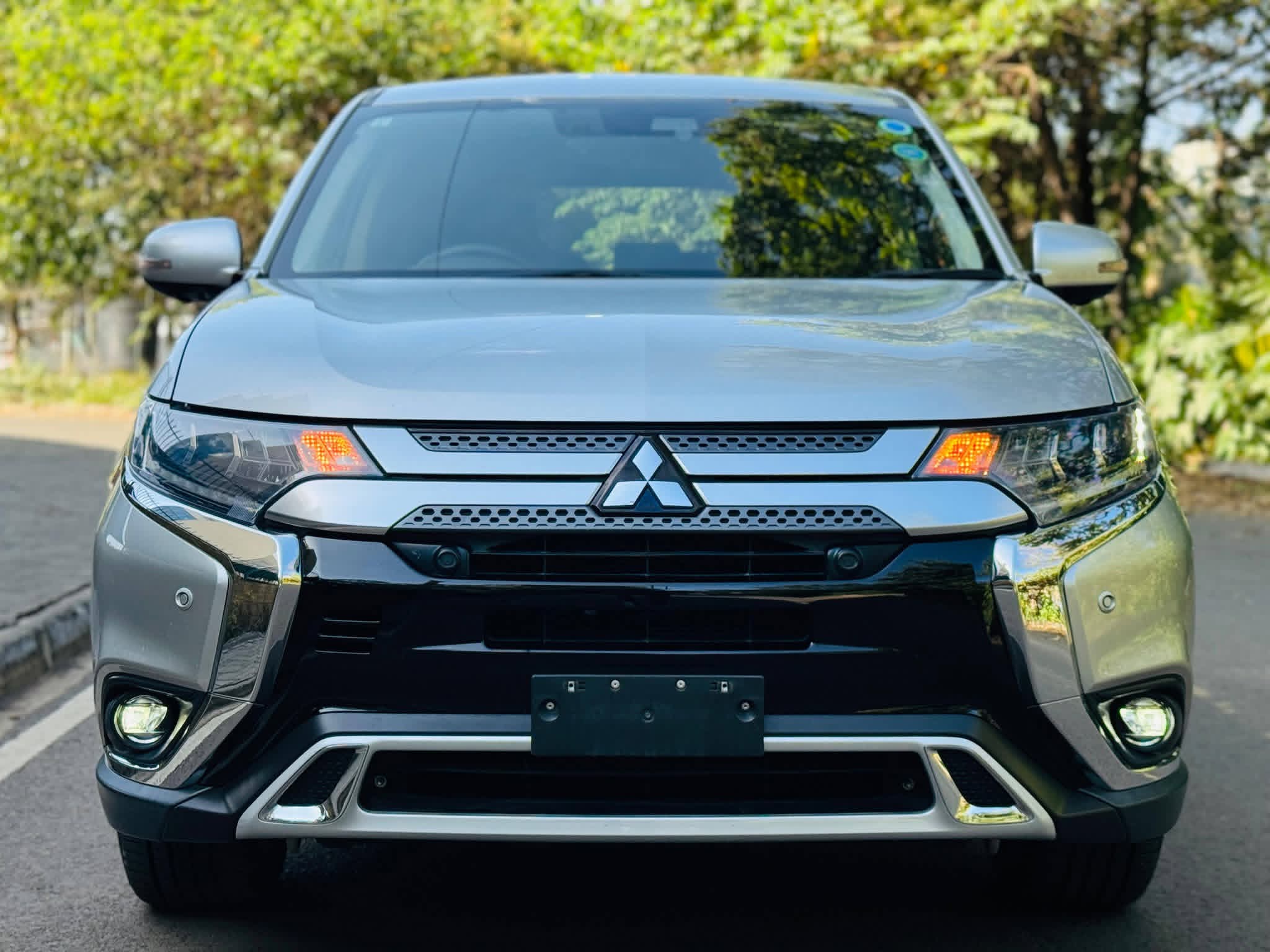 Used 2019 Mitsubishi 𝐎𝐔𝐓𝐋𝐀𝐍𝐃𝐄𝐑 Crossover for sale in Nairobi Kenya - Trust Rides - Thumbnail 2