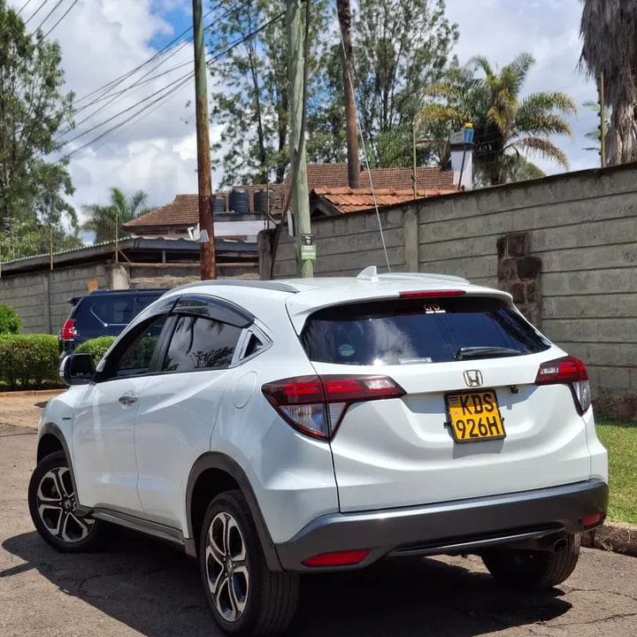 Used 2017 Honda VEZEL hybrid Crossover for sale in Nairobi Kenya - Trust Rides - Thumbnail 4
