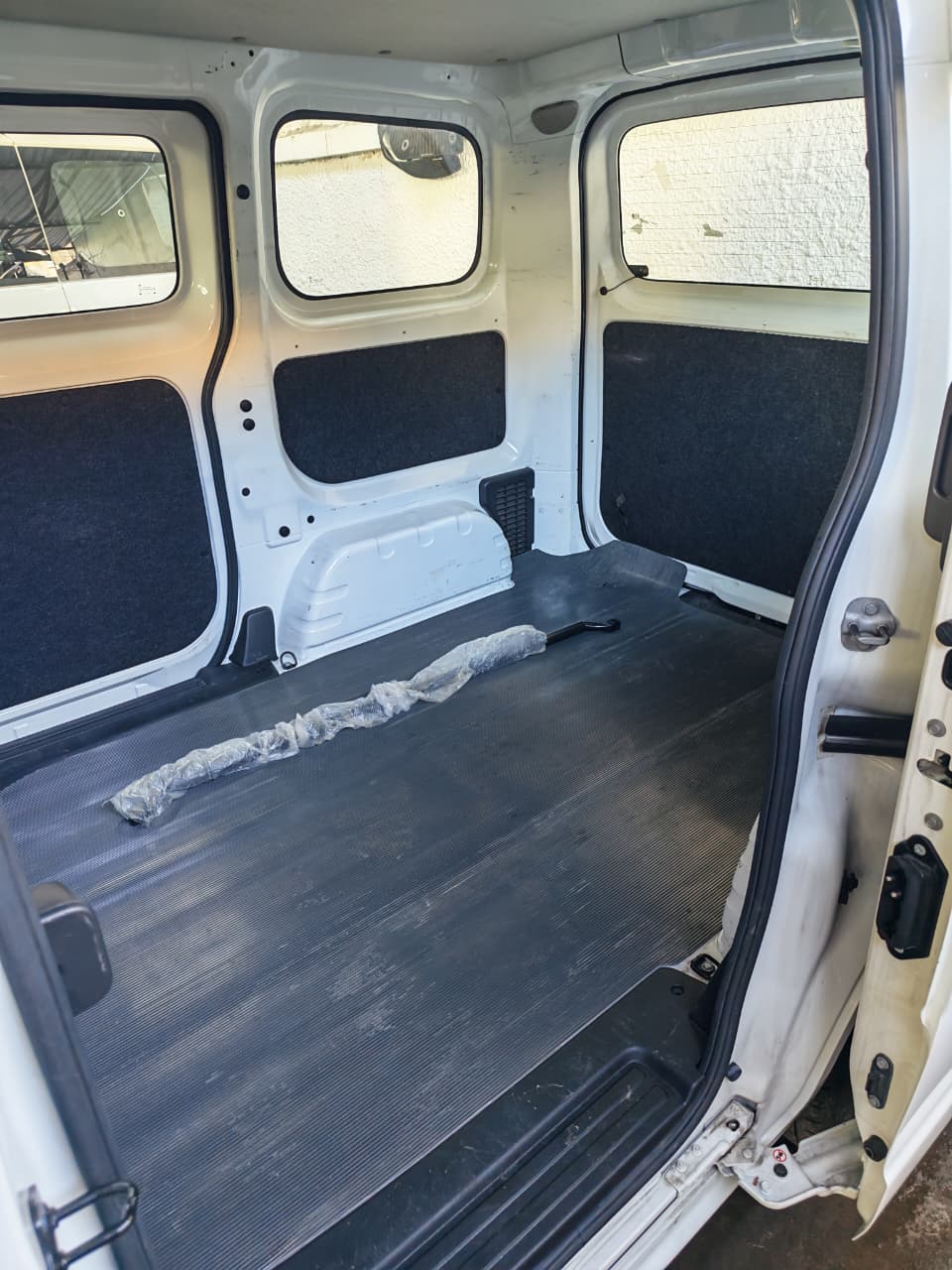 Used 2017 Nissan NV200 Van / Minivan for sale in Nairobi Kenya - Trust Rides - Thumbnail 8