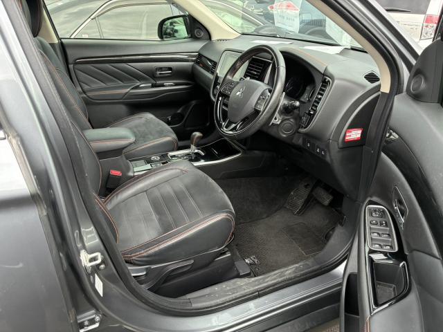 Used 2017 Mitsubishi OUTLANDER SUV for sale in Nairobi Kenya - Trust Rides - Thumbnail 9