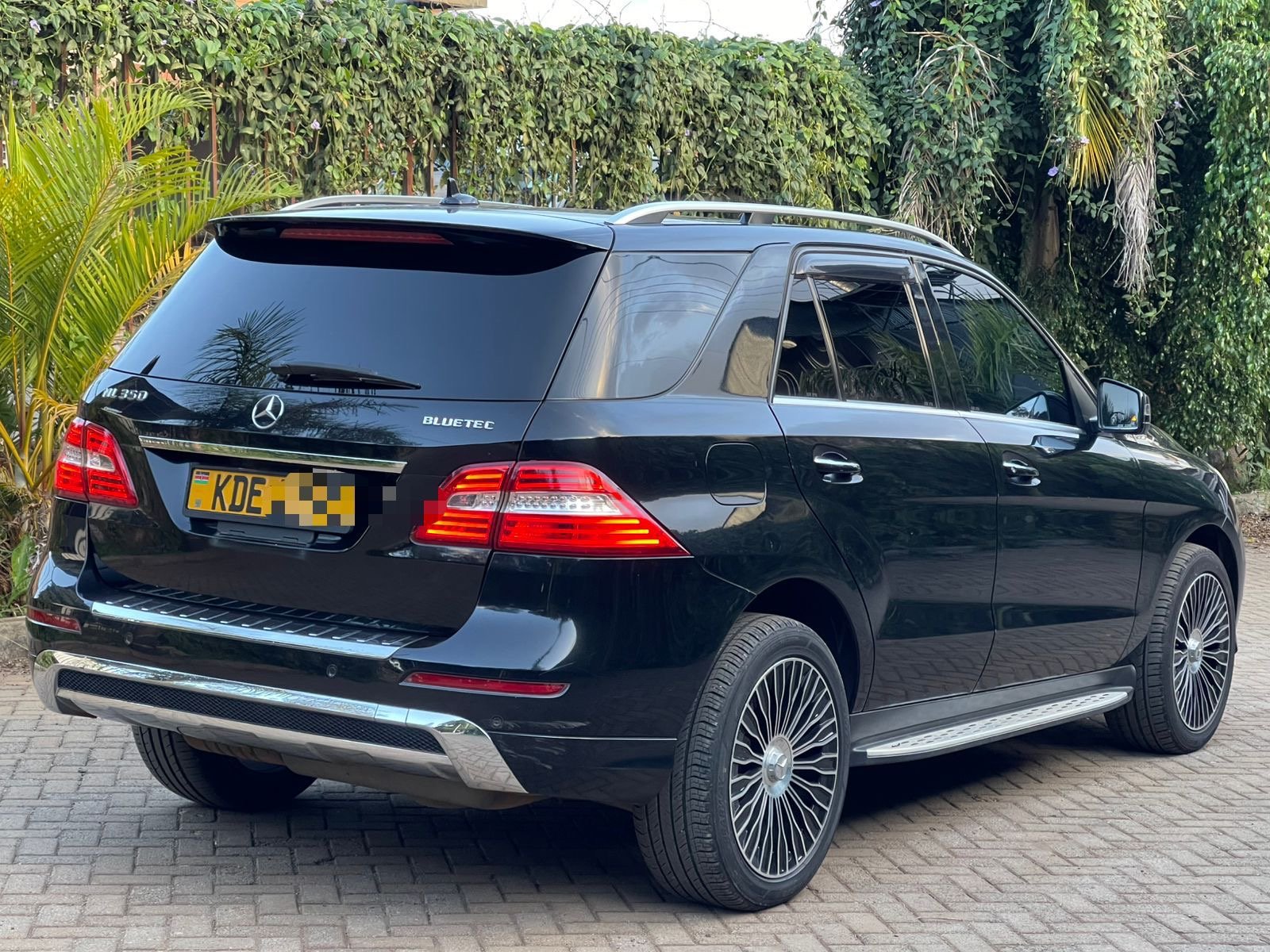 Used 2014 Mercedes-Benz ML350 4MATIC SUV for sale in Nairobi Kenya - Trust Rides - Thumbnail 4