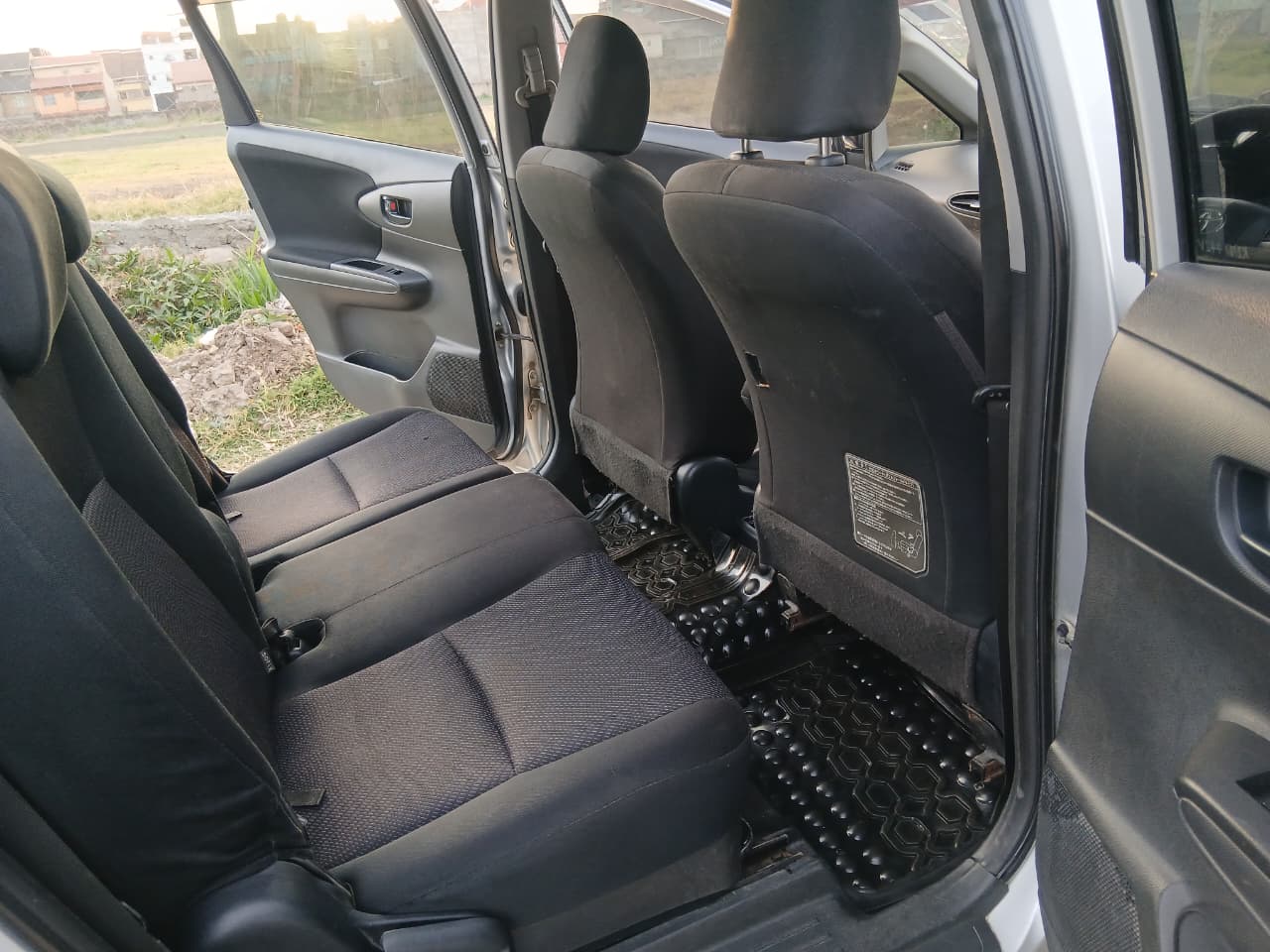 Used 2014 Toyota WISH Station Wagon for sale in Nairobi Kenya - Trust Rides - Thumbnail 6