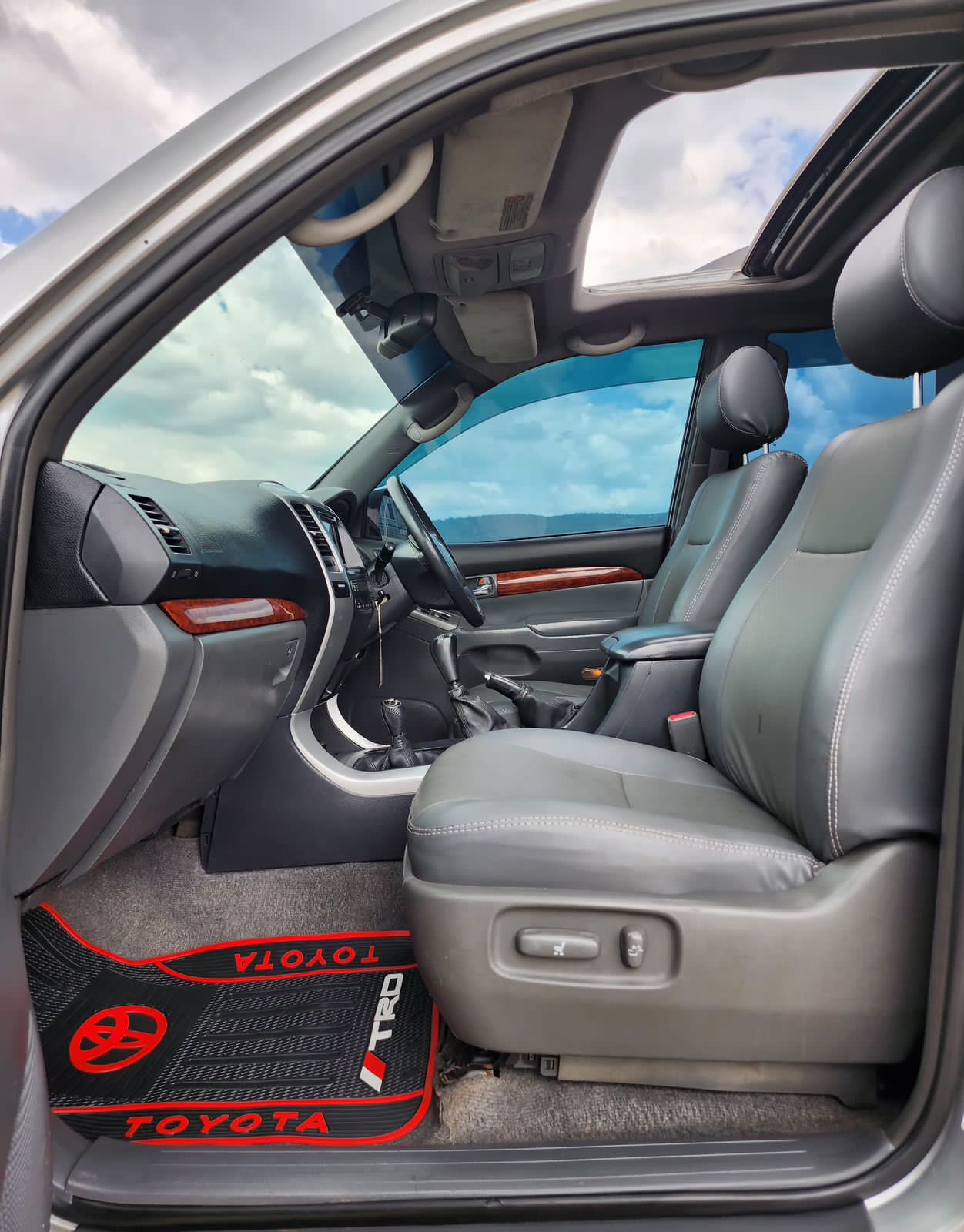 Used 2007 Toyota PRADO J120 SERIES SUV for sale in Nairobi Kenya - Trust Rides - Thumbnail 7