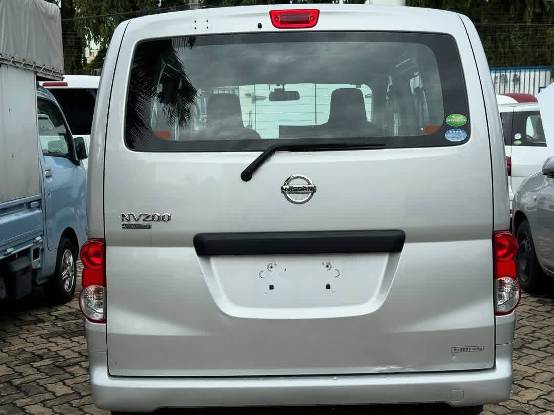 Used 2018 Nissan NV200 Van / Minivan for sale in Nairobi Kenya - Trust Rides - Thumbnail 3