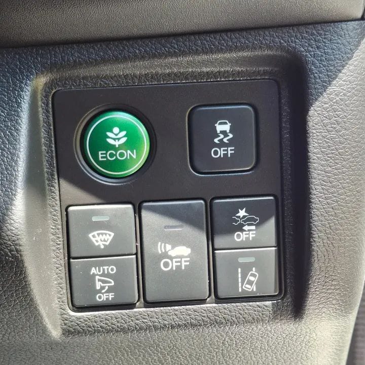 Used 2017 Honda VEZEL hybrid Crossover for sale in Nairobi Kenya - Trust Rides - Thumbnail 7