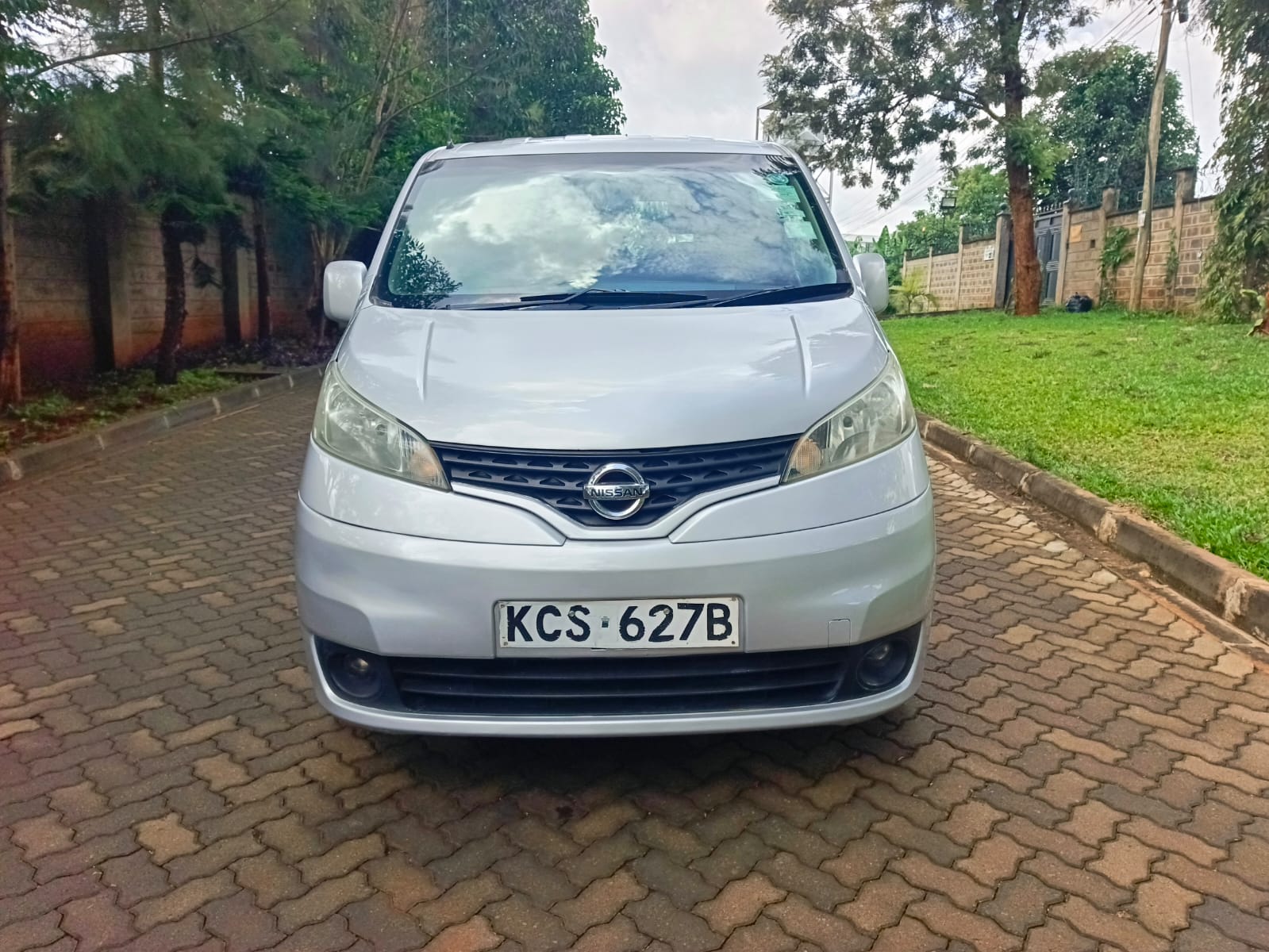 Used 2011 Nissan Nv 200 Van / Minivan for sale in Nairobi Kenya - Trust Rides - Thumbnail 2
