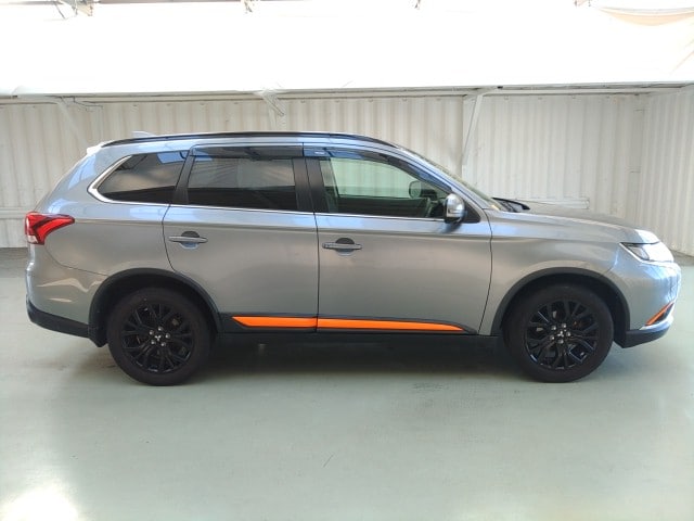 Used 2017 Mitsubishi OUTLANDER SUV for sale in Nairobi Kenya - Trust Rides - Thumbnail 4