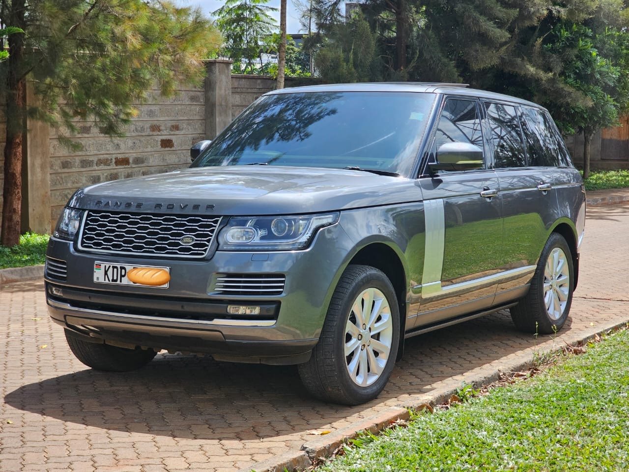 Used 2016 RANGE ROVER VOGUE SUV for sale in Nairobi Kenya - Trust Rides - Thumbnail 3