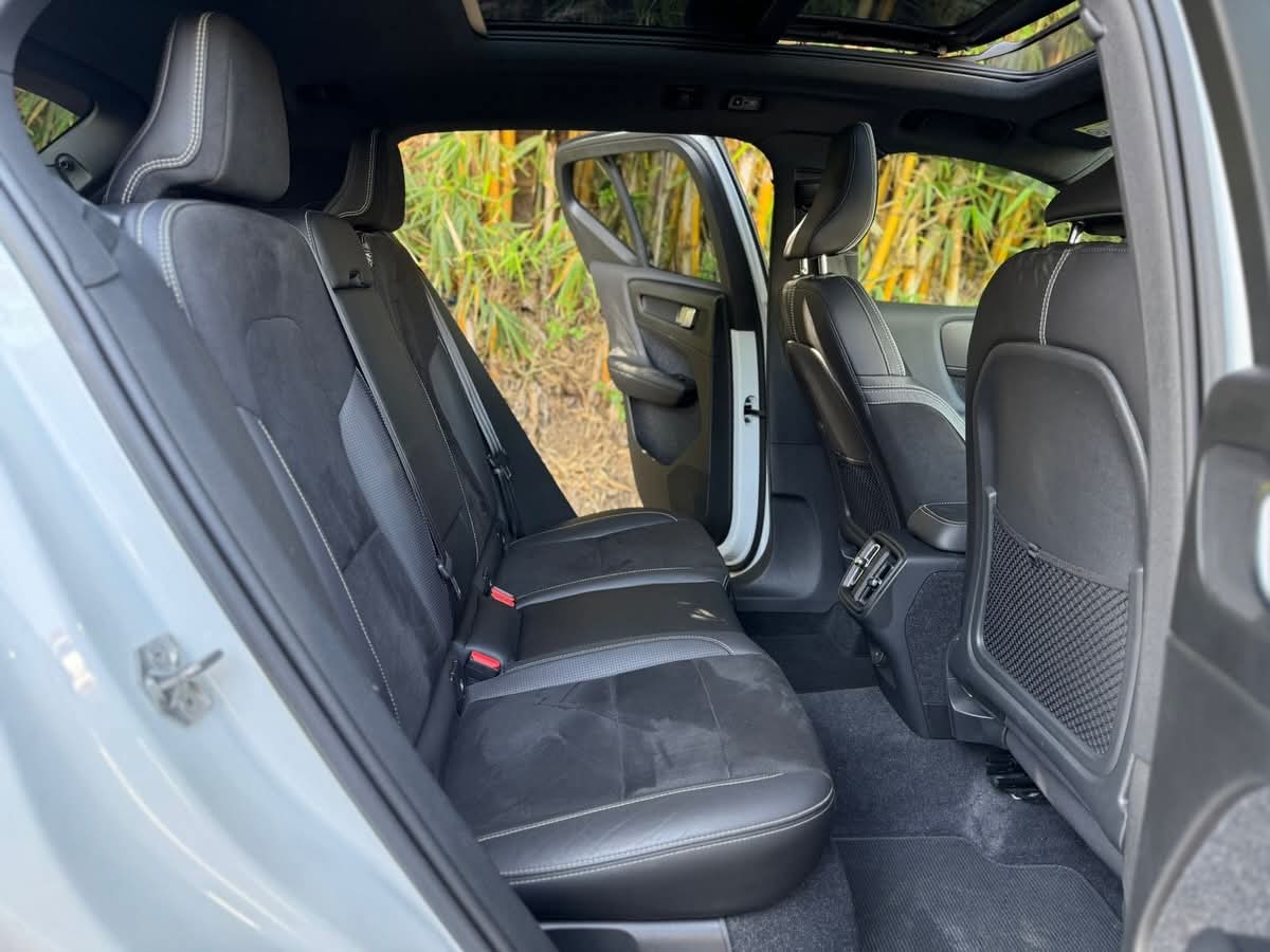 Used 2020 Volvo XC40 Crossover for sale in Nairobi Kenya - Trust Rides - Thumbnail 10