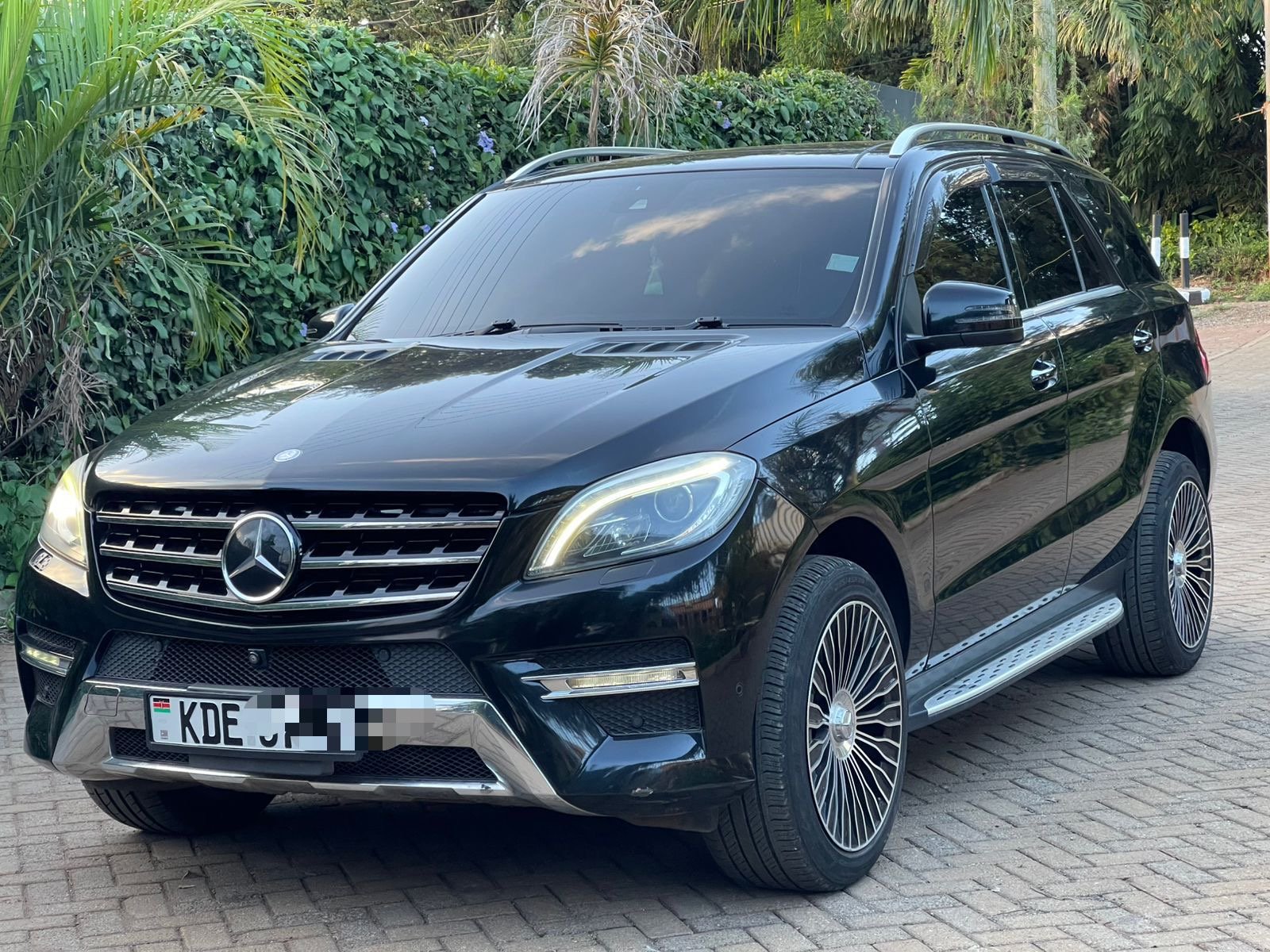 Used 2014 Mercedes-Benz ML350 4MATIC SUV for sale in Nairobi Kenya - Trust Rides - Thumbnail 3