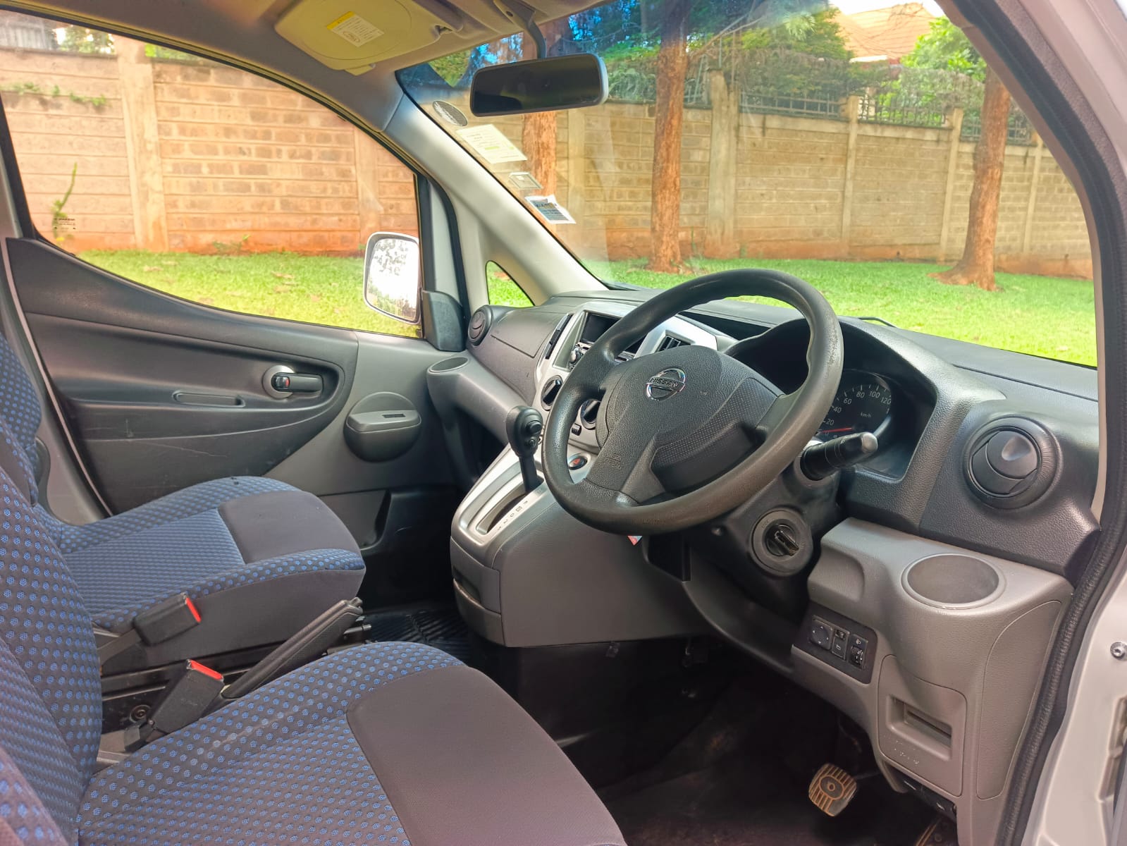 Used 2011 Nissan Nv 200 Van / Minivan for sale in Nairobi Kenya - Trust Rides - Thumbnail 9