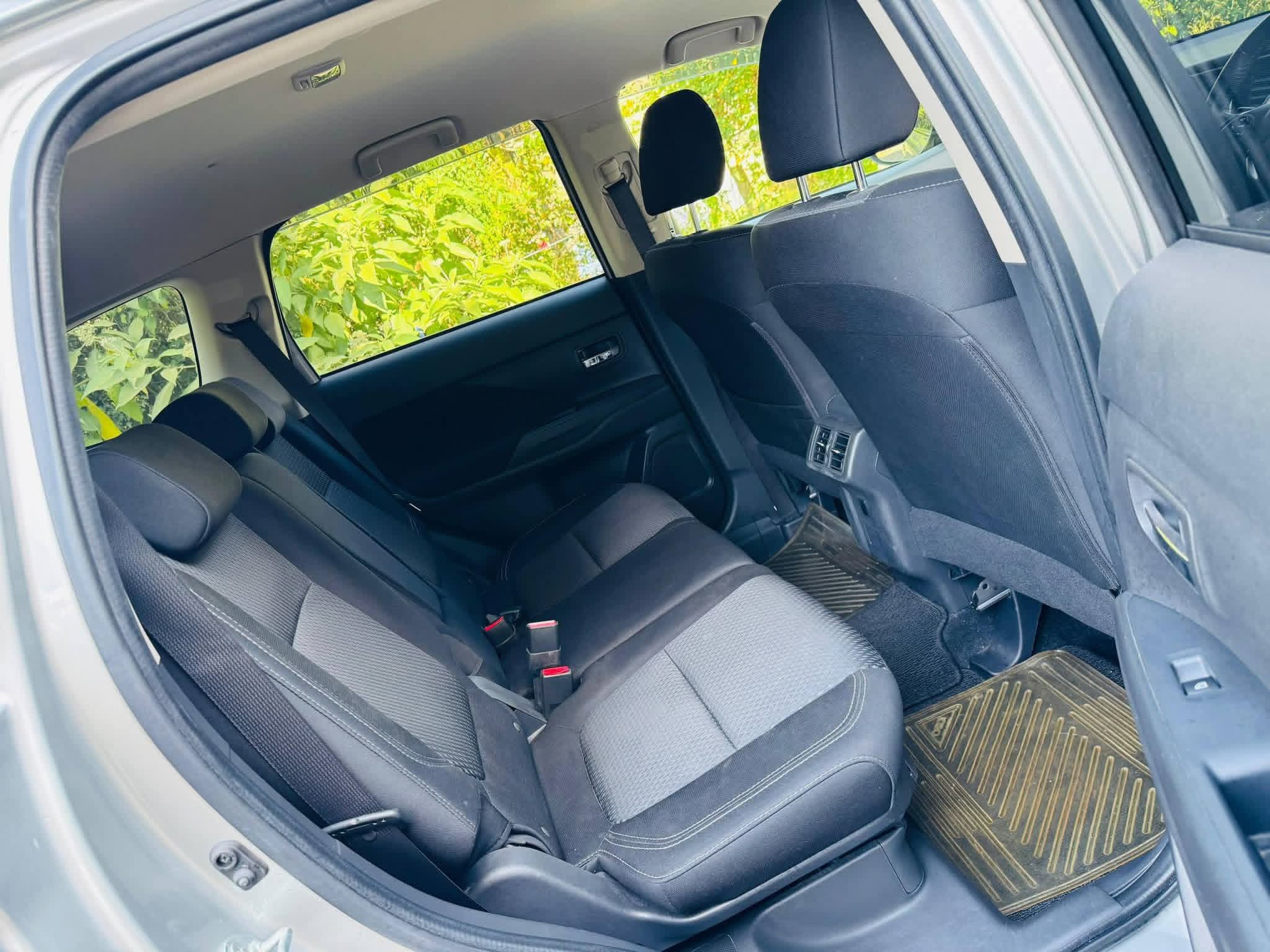 Used 2019 Mitsubishi 𝐎𝐔𝐓𝐋𝐀𝐍𝐃𝐄𝐑 Crossover for sale in Nairobi Kenya - Trust Rides - Thumbnail 7