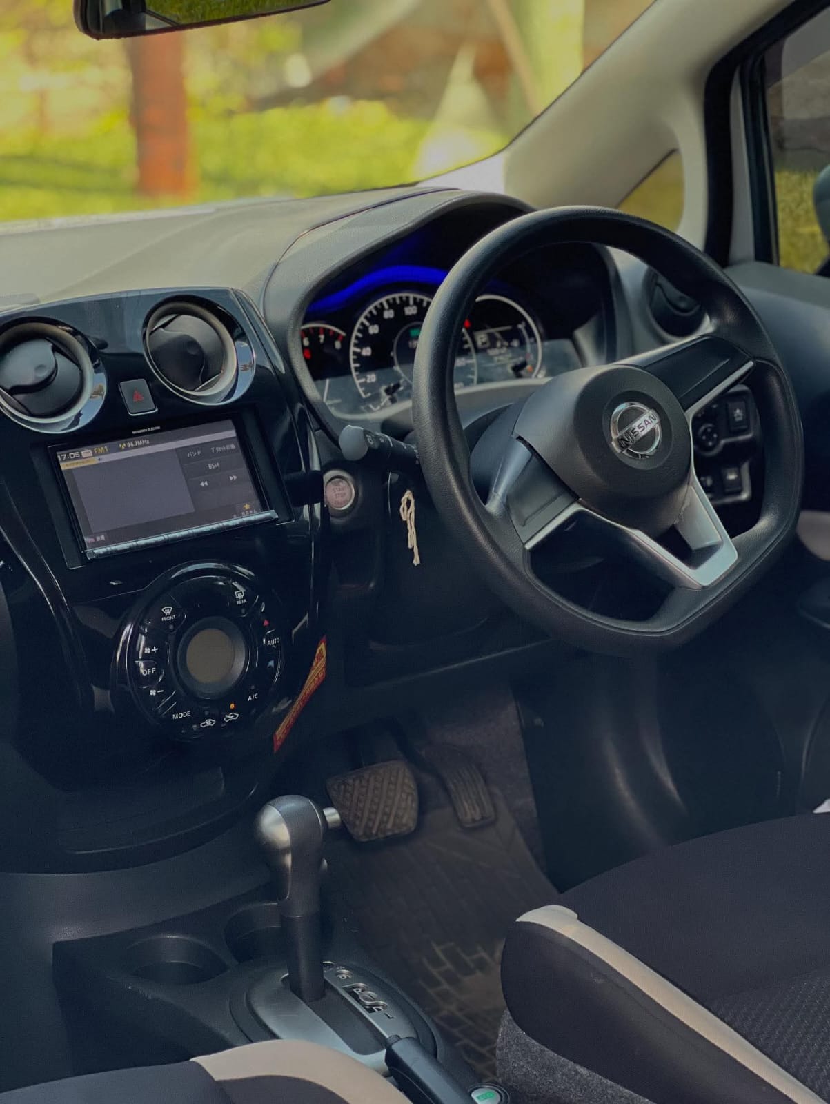 Used 2017 Nissan  NOTE non hybrid Hatchback(kadudu) for sale in Nairobi Kenya - Trust Rides - Thumbnail 4