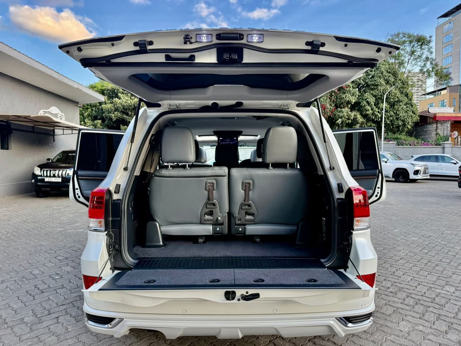 Used 2018 Toyota LAND CRUISER -ZX SUV for sale in Nairobi Kenya - Trust Rides - Thumbnail 6