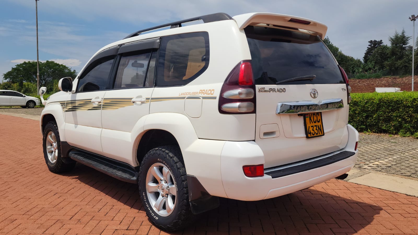 Used 2008 Toyota PRADO J120 SERIES SUV for sale in Nairobi Kenya - Trust Rides - Thumbnail 4
