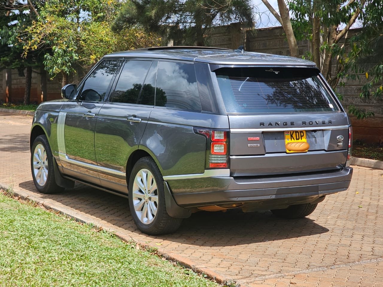 Used 2016 RANGE ROVER VOGUE SUV for sale in Nairobi Kenya - Trust Rides - Thumbnail 7