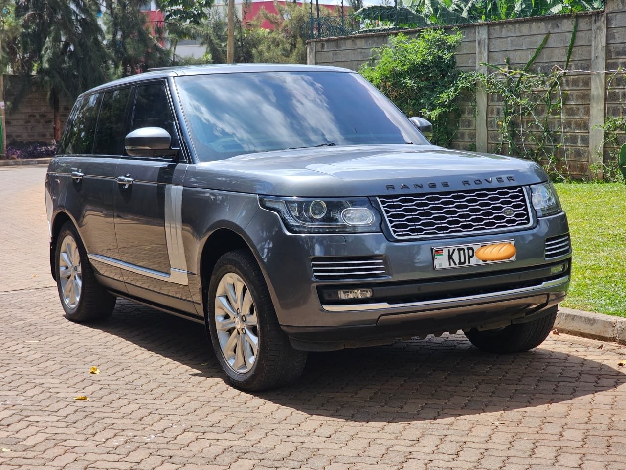 Used 2016 RANGE ROVER VOGUE SUV for sale in Nairobi Kenya - Trust Rides - Thumbnail 2