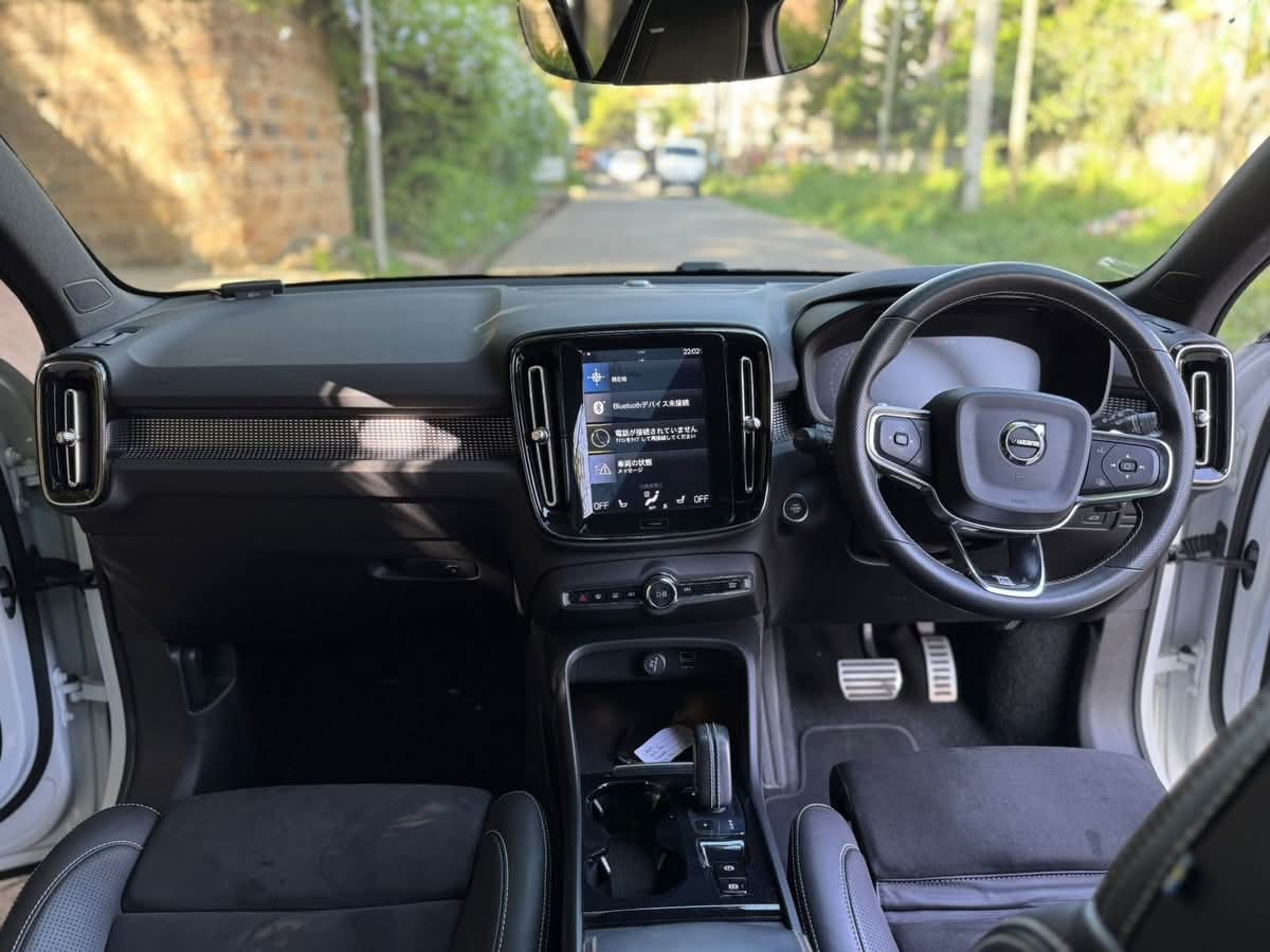 Used 2020 Volvo XC40 Crossover for sale in Nairobi Kenya - Trust Rides - Thumbnail 7