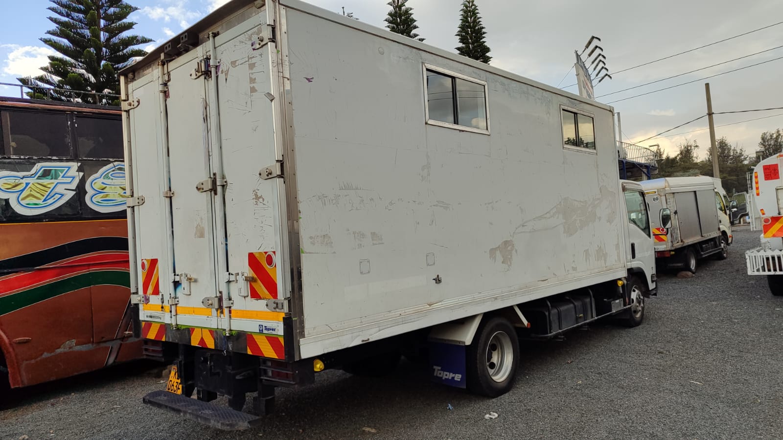 Used 2016 Isuzu ELF Truck for sale in Nairobi Kenya - Trust Rides - Thumbnail 4