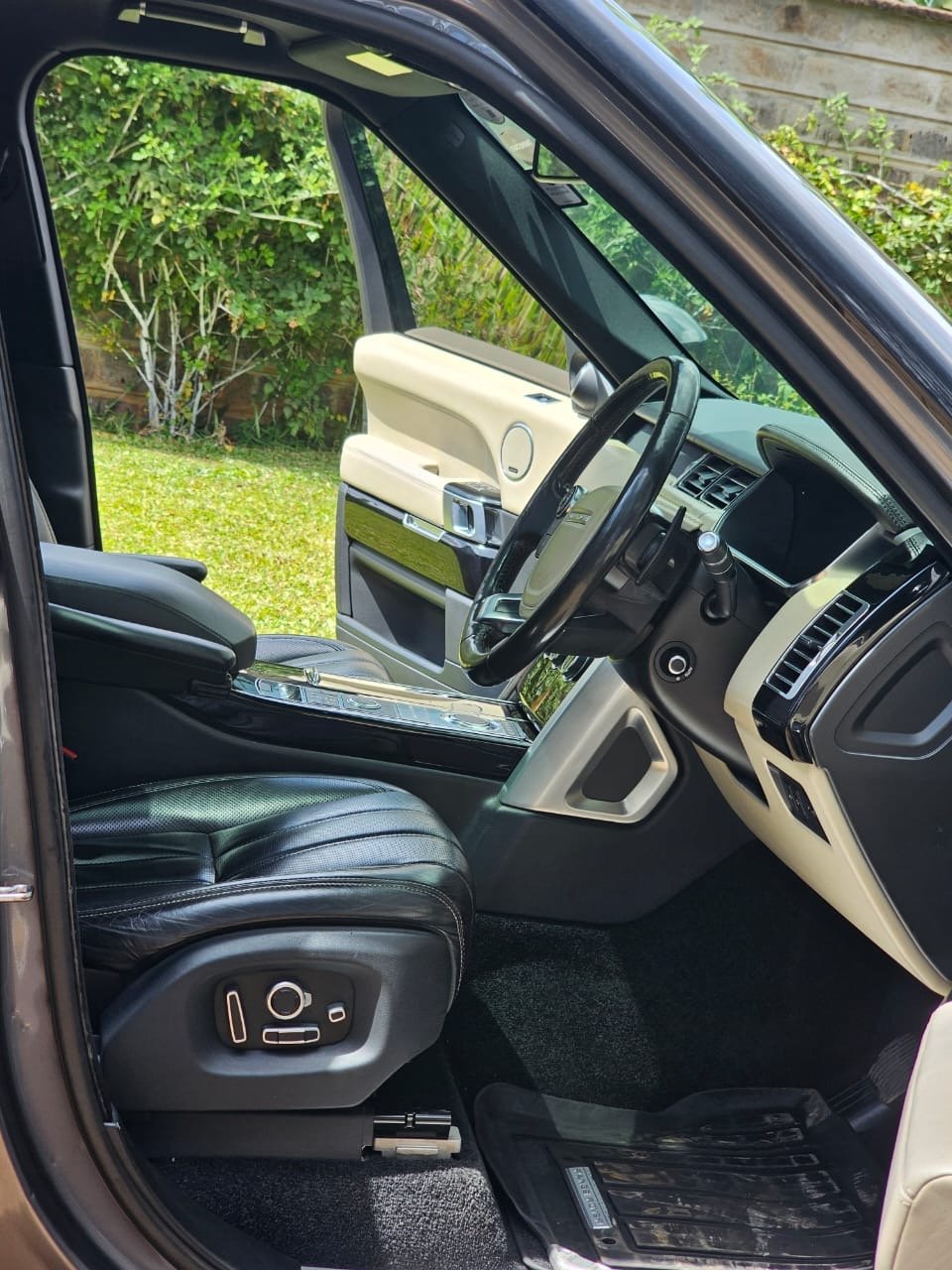 Used 2016 RANGE ROVER VOGUE SUV for sale in Nairobi Kenya - Trust Rides - Thumbnail 10