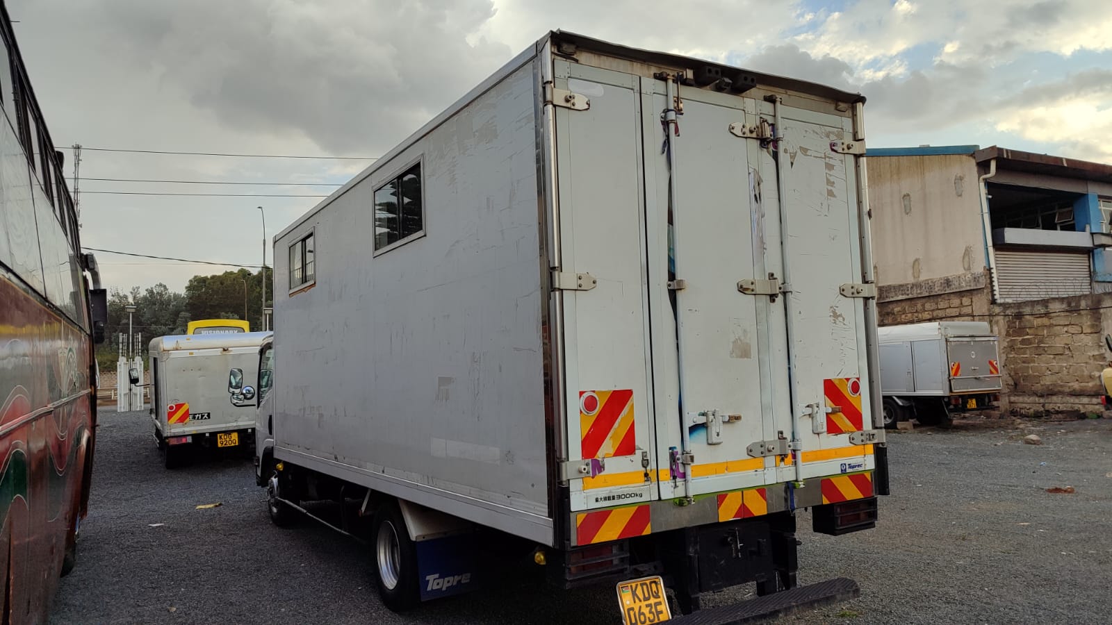 Used 2016 Isuzu ELF Truck for sale in Nairobi Kenya - Trust Rides - Thumbnail 5