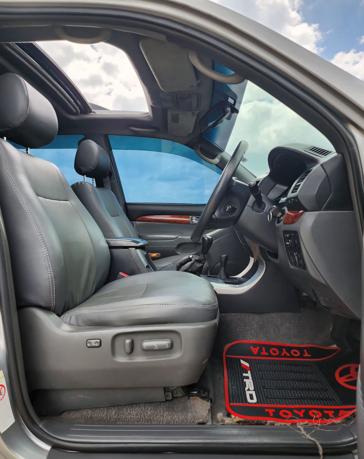 Used 2007 Toyota PRADO J120 SERIES SUV for sale in Nairobi Kenya - Trust Rides - Thumbnail 6