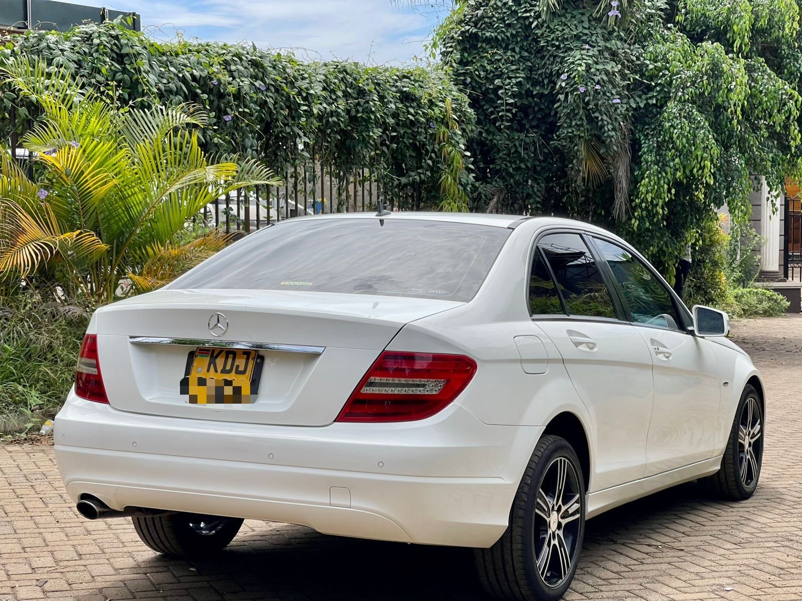 Used 2014 Mercedes-Benz C180 Sedan (Saloon) for sale in Nairobi Kenya - Trust Rides - Thumbnail 4
