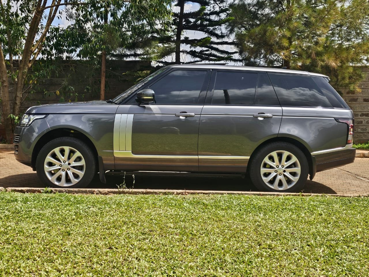 Used 2016 RANGE ROVER VOGUE SUV for sale in Nairobi Kenya - Trust Rides - Thumbnail 5