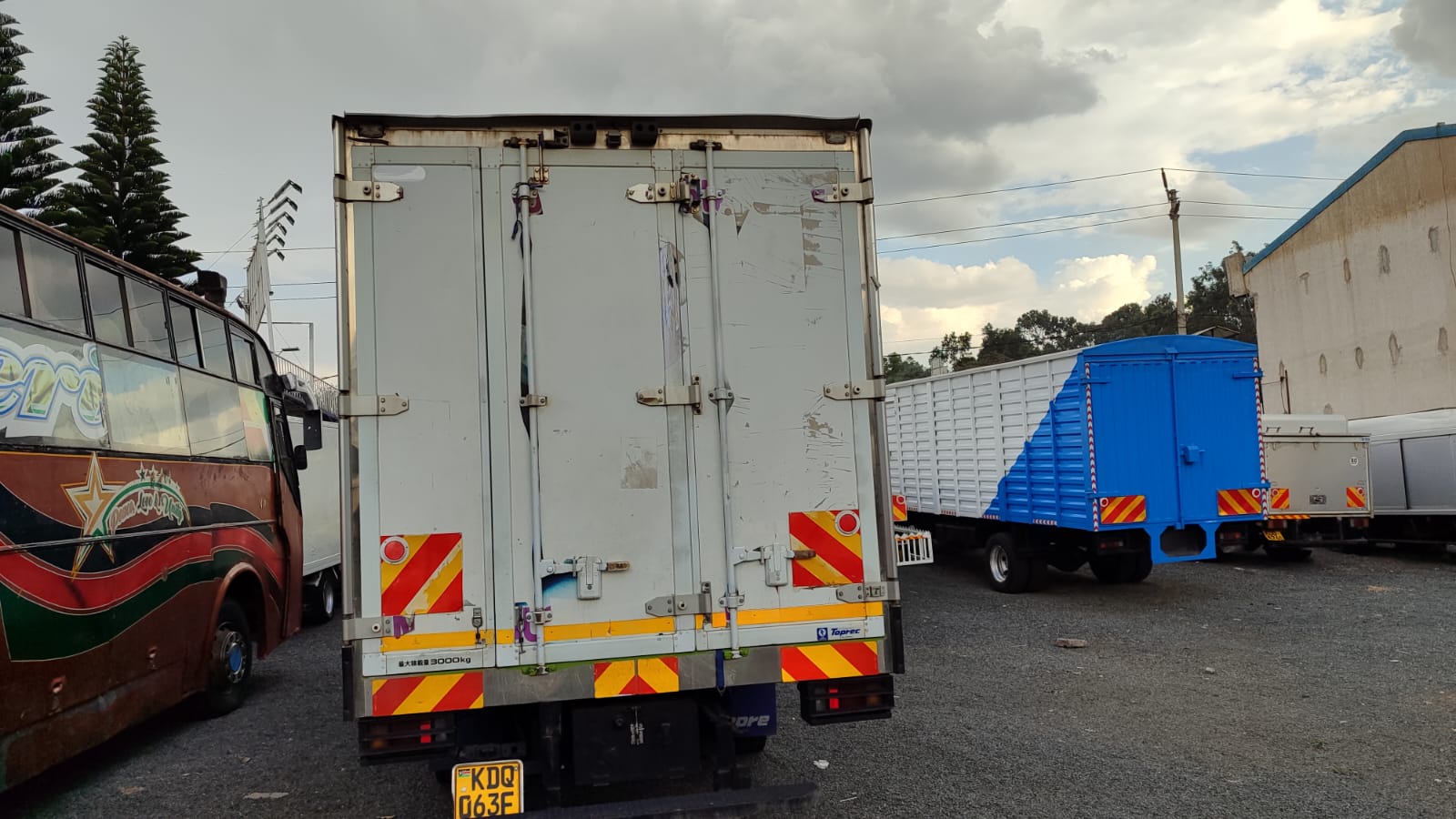 Used 2016 Isuzu ELF Truck for sale in Nairobi Kenya - Trust Rides - Thumbnail 6
