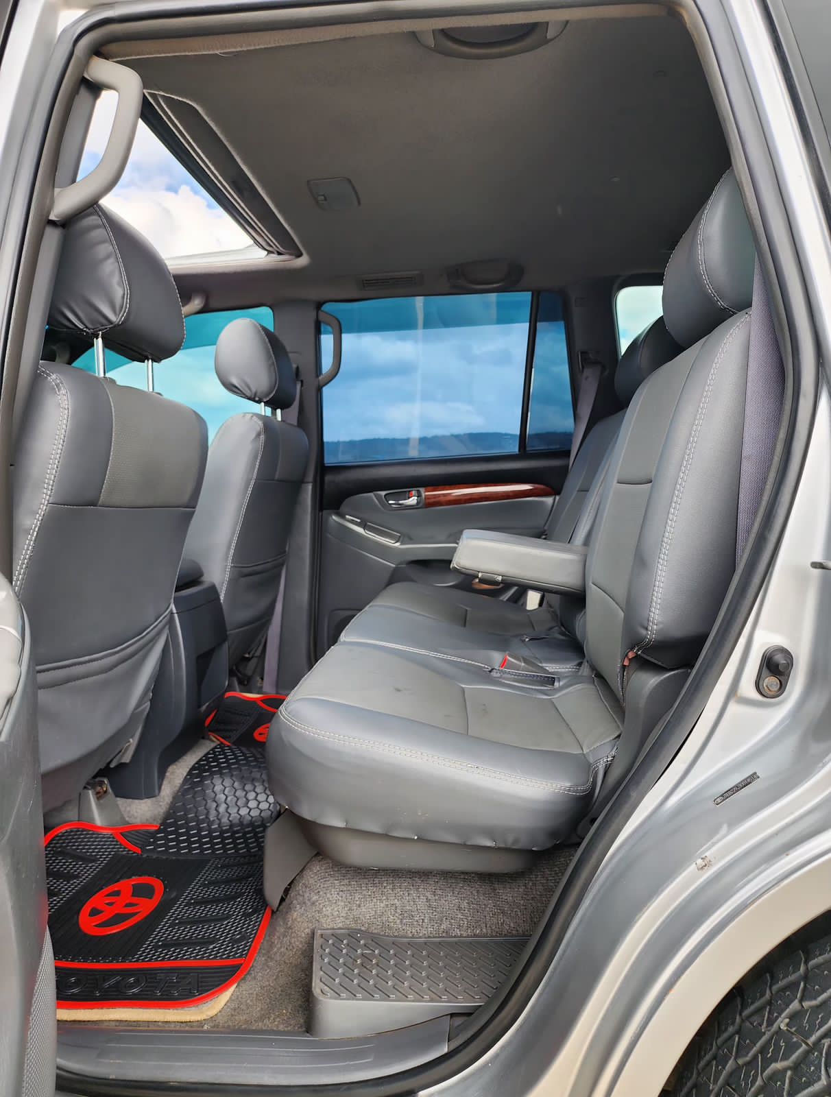 Used 2007 Toyota PRADO J120 SERIES SUV for sale in Nairobi Kenya - Trust Rides - Thumbnail 8