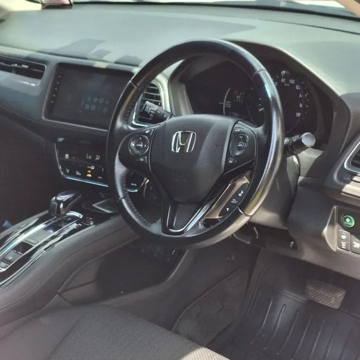 Used 2017 Honda VEZEL hybrid Crossover for sale in Nairobi Kenya - Trust Rides - Thumbnail 6