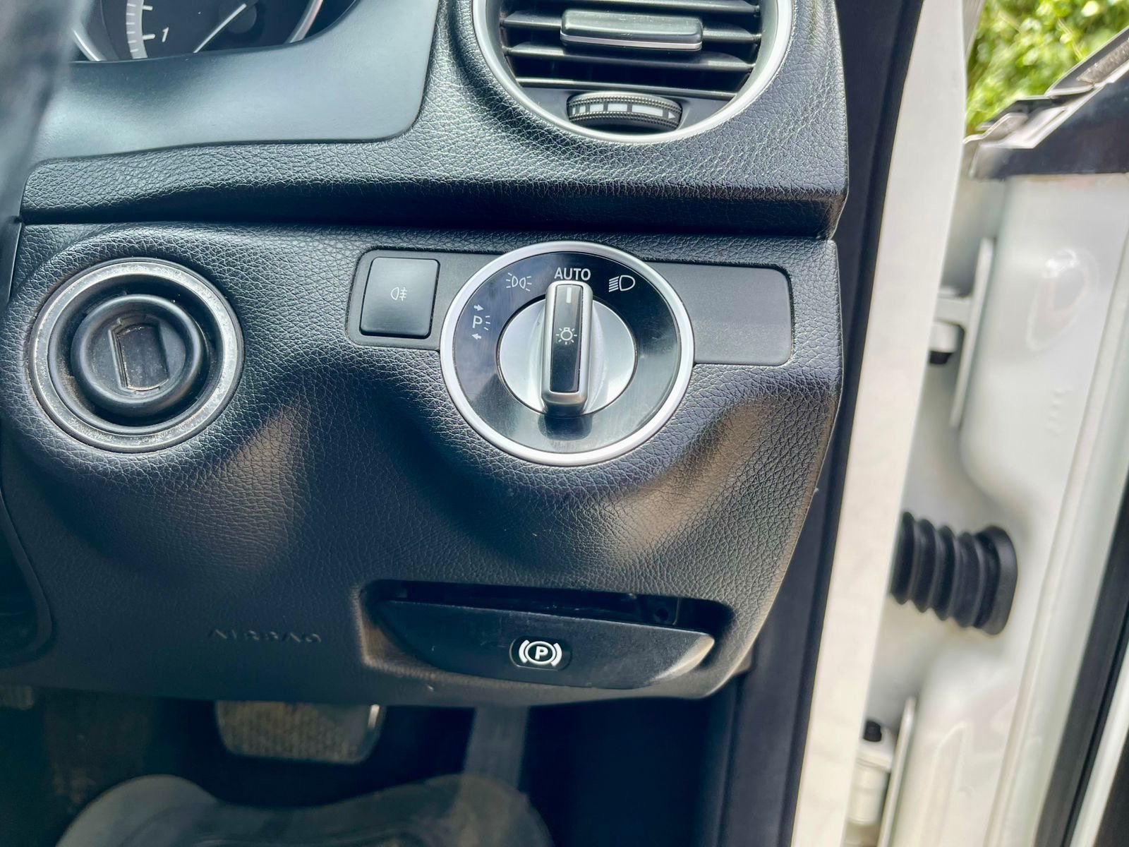 Used 2014 Mercedes-Benz C180 Sedan (Saloon) for sale in Nairobi Kenya - Trust Rides - Thumbnail 11