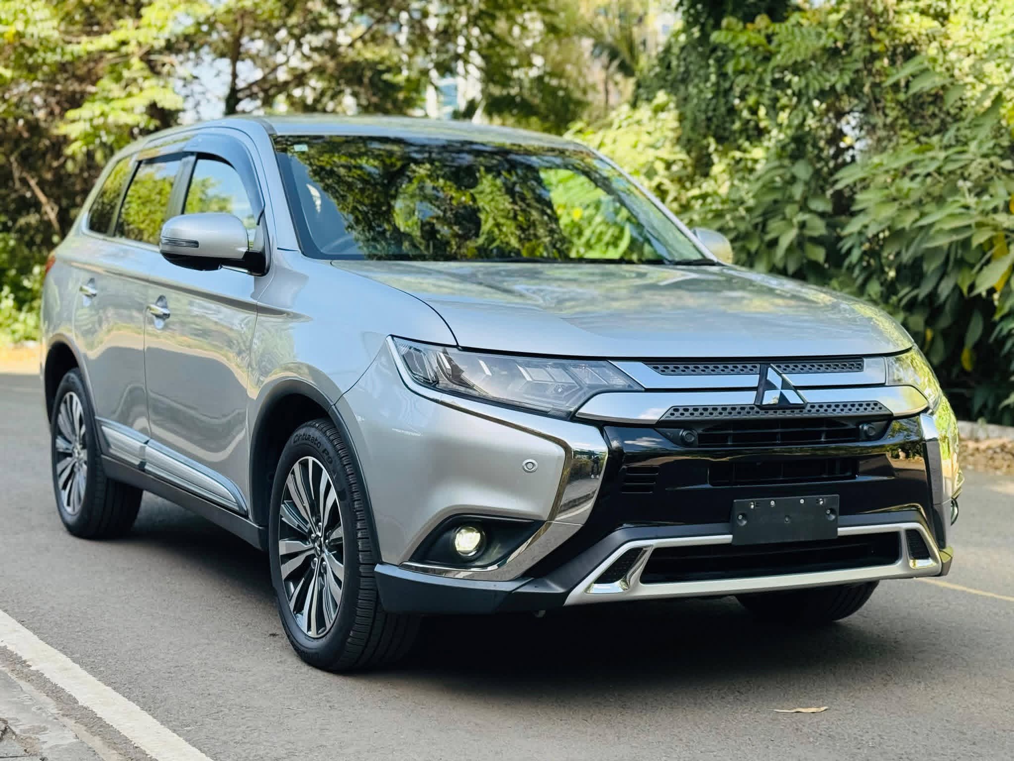 Used 2019 Mitsubishi 𝐎𝐔𝐓𝐋𝐀𝐍𝐃𝐄𝐑 in Nairobi