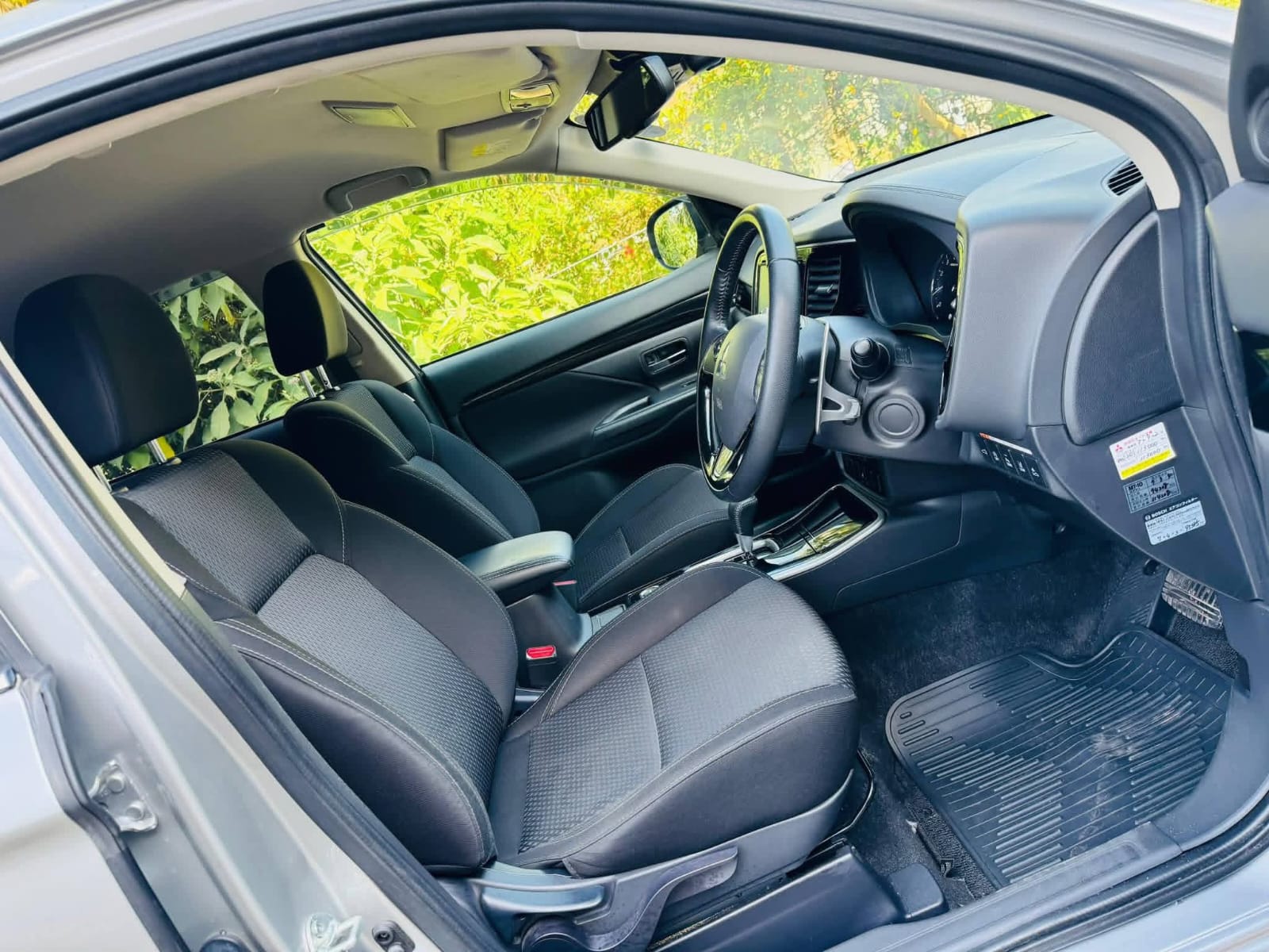 Used 2019 Mitsubishi 𝐎𝐔𝐓𝐋𝐀𝐍𝐃𝐄𝐑 Crossover for sale in Nairobi Kenya - Trust Rides - Thumbnail 8