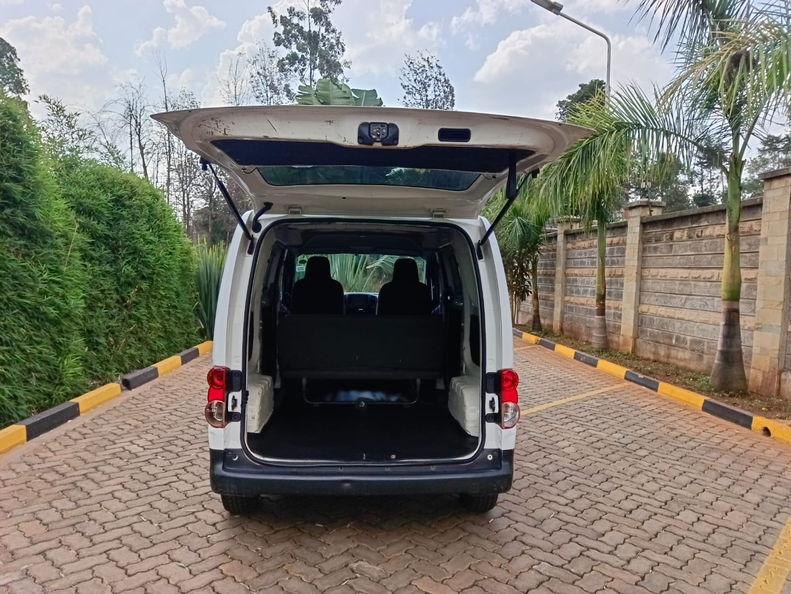 Used 2015 Nissan Nv 200 Van for sale in Nairobi Kenya - Trust Rides - Thumbnail 7