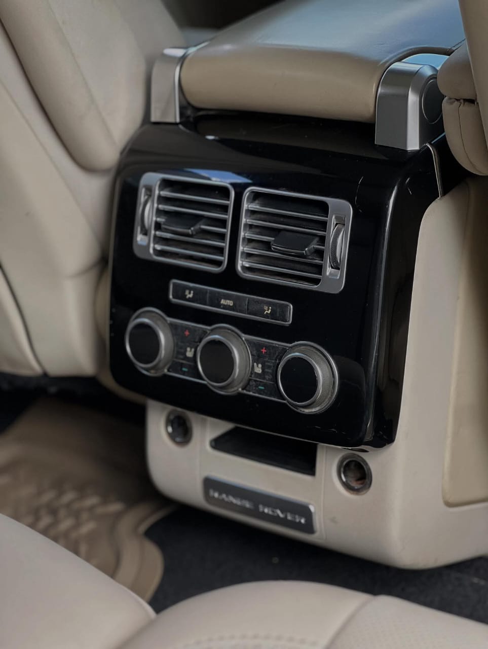 Used 2014 RANGE ROVER AUTOBIOGRAPHY SUV for sale in Nairobi Kenya - Trust Rides - Thumbnail 9