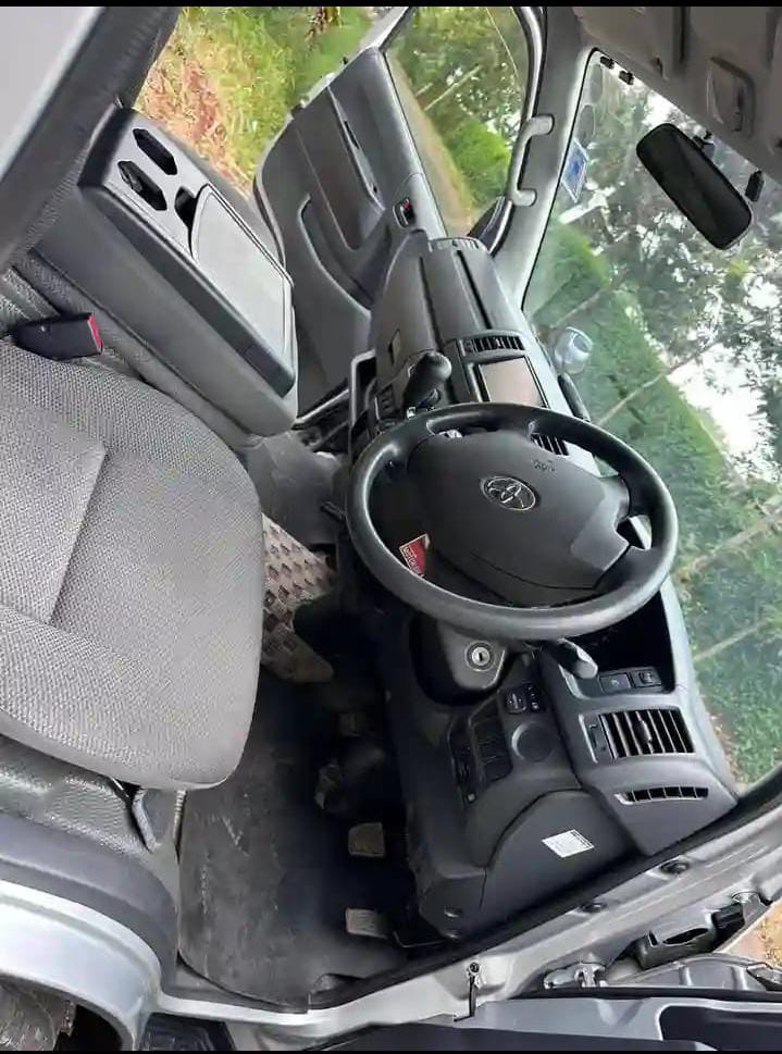 Used 2017 Toyota Hiace 7L Van / Minivan for sale in Nairobi Kenya - Trust Rides - Thumbnail 9
